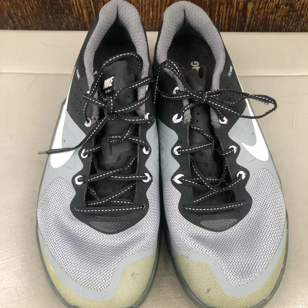 Nike Womens Metcon 2 Gray Running Shoes Sneakers Size 9